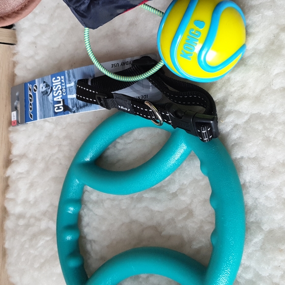 Doggie Assortment Bag - Clothes & Toys for Dogs (Medium breeds) - Picture 2 of 14